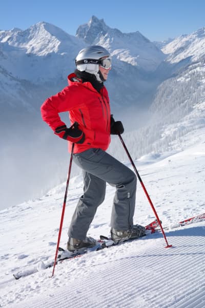 Skiing women